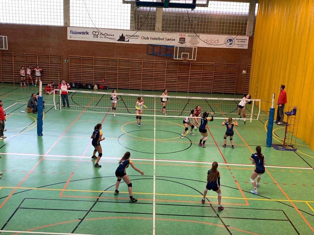 voleysanse's tweet photo. ¡Feliz lunes #CVSansers❤️!
Nuestras chicas del Juvenil perdieron en casa ante el @voleibolmadrid (2-3)
El resultado es lo de menos. Sentimos muchísimo orgullo por vuestro compromiso🤝🏐
#CVSomos🔴⚪️
#CVSentimientoDePertenencia
#CVSacrificio #CVStaff #CVSupporters https://t.co/56ByValVr7