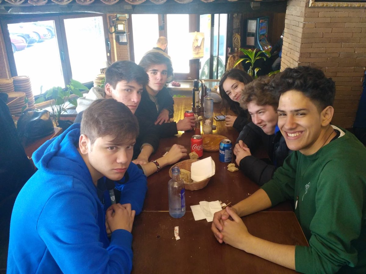 coin_feye's tweet photo. Nuestros peregrinos siguen disfrutando del #caminodesantiago ! https://t.co/QkIOPY0HmG