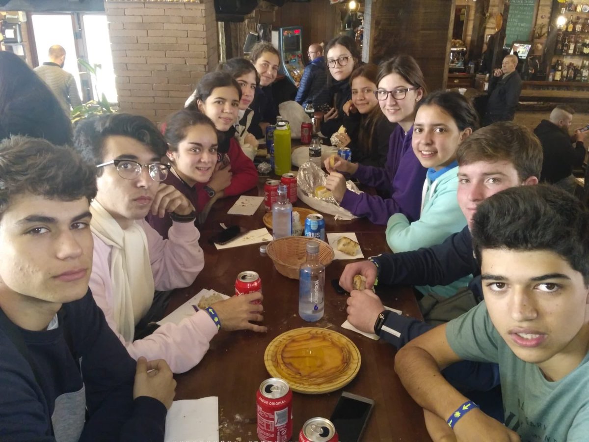 coin_feye's tweet photo. Nuestros peregrinos siguen disfrutando del #caminodesantiago ! https://t.co/QkIOPY0HmG