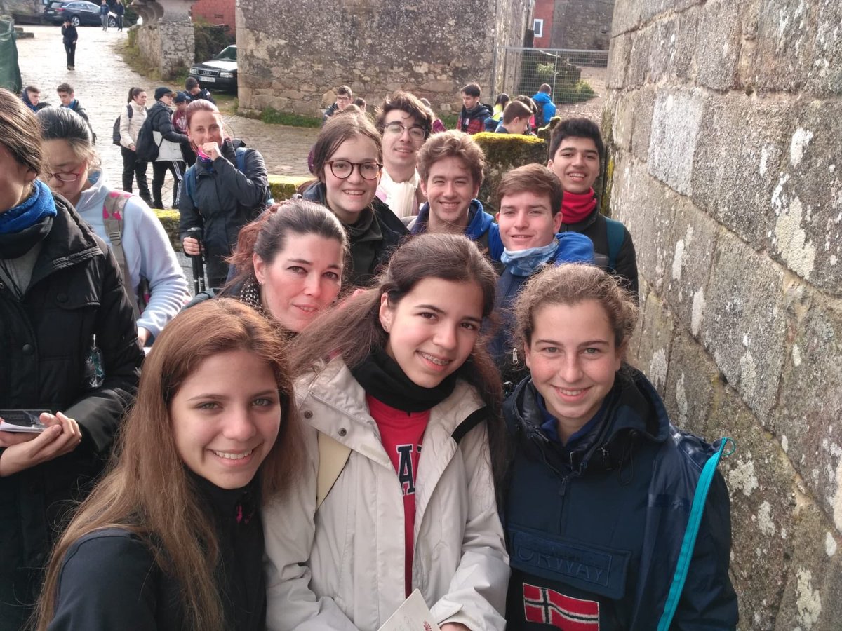 coin_feye's tweet photo. Nuestros peregrinos siguen disfrutando del #caminodesantiago ! https://t.co/QkIOPY0HmG