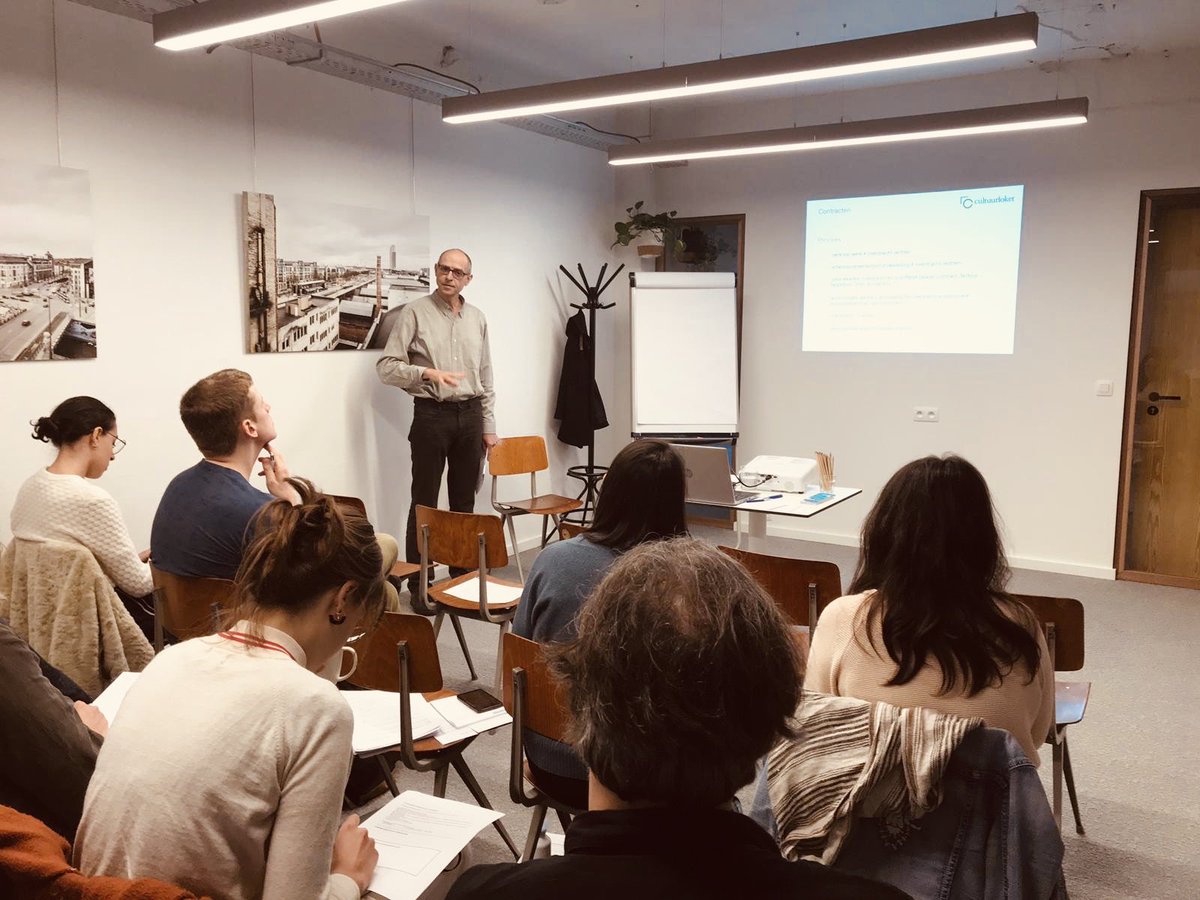 Dirk maakt je vandaag wegwijs in auteursrecht. Binnenkort ook te volgen in Leuven en Mechelen 👉 cultuurloket.be