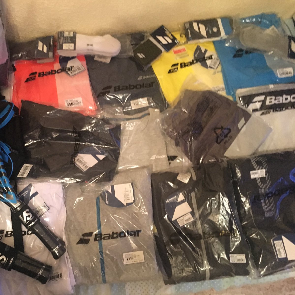 kike_siscar's tweet photo. Muchas gracias @babolat por el nuevo material suministrado para รฉsta temporada. Siempre es un lujo poder vestir y utilizar vuestro material por cualquier lado del mundo al que voy a disfrutar de mi deporte: el tenis en silla. ๐ช๐ผ๐พ๐ช๐ธ #babolat #puredrivevs #jetmachII #vamos https://t.co/n2K8ImBwSb