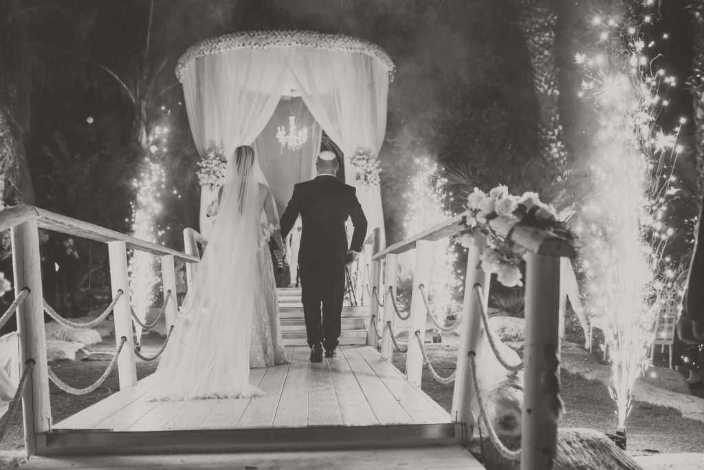 talknsave's tweet photo. Checkout our new article - Israeli Weddings and What to Expect (Hint: PARTY!) https://t.co/zrP5zHSV2o #Culture #Events #Family #Jewish #MainPage https://t.co/06KxZFbsGu
