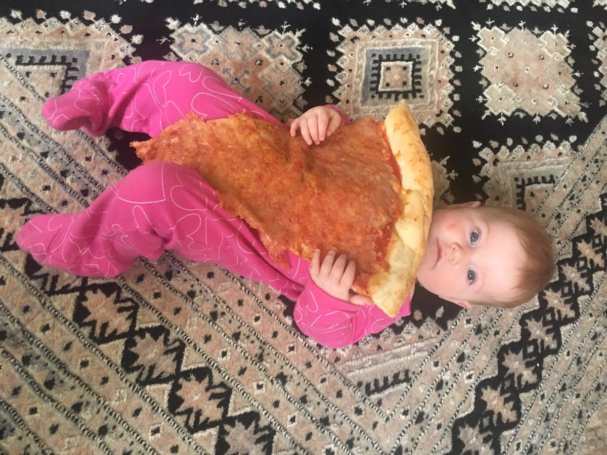 wwchnt_'s tweet photo. When your boy doesn't give you a blanket at the sleepover. https://t.co/h43mO1fMFE