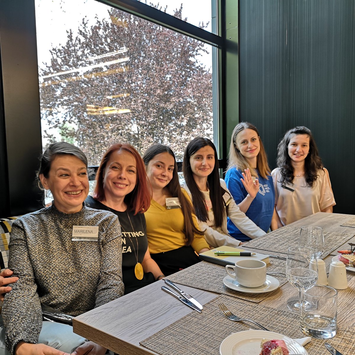ElenaBeldea's tweet photo. #queensofcode Romania #ceerte2019 @CorinaTitica @ammbra1508 https://t.co/ZL0IZiIeIj