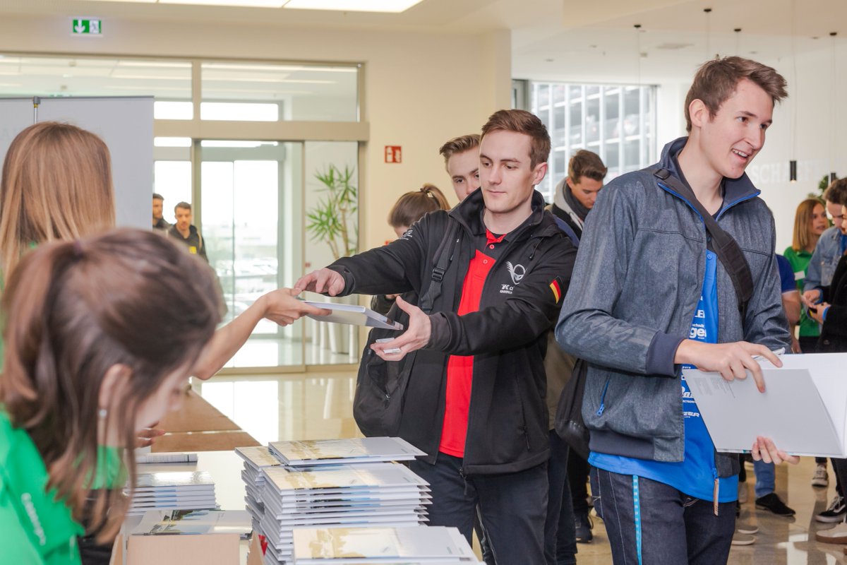 SchaefflerDE's tweet photo. Mitarbeiter von Morgen begeistern: Die Schaeffler Motorsport Academy öffnet für 32 europäische Teams ihre Tore. #SchaefflerFS19 https://t.co/3M1QuN4qoM