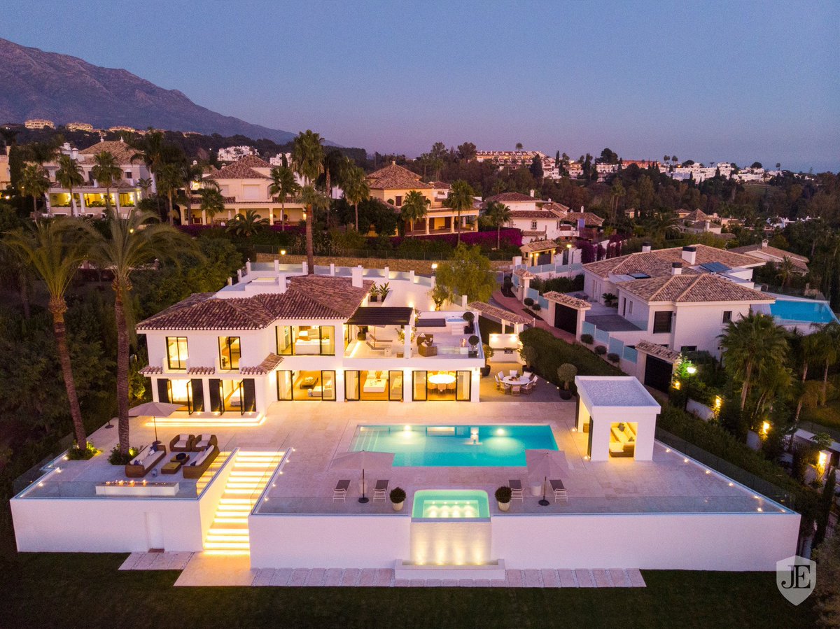 JamesEdition's tweet photo. JamesChoice | Villa in Marbella
https://t.co/yBSuMHyI38
#solvilla #luxuryhomes #modern #luxury #contemporary #villa #spain #marbella #golfvalley #propertyforsale #marbellalife #nuevaandalucia #golfview #dreamhome #frontlinegolf #pool #jacuzzi #luxurylistings #megamansion https://t.co/byyOB57W8m