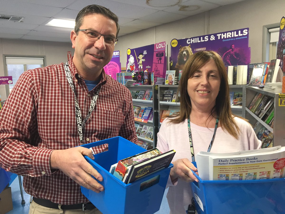 MelisV1231's tweet photo. Teachers love filling their wish bins full of books from their Scholastic Book Fair 📚 #TeacherPreview @Scholastic @FrenchtownElem https://t.co/iRe6mMqqX7