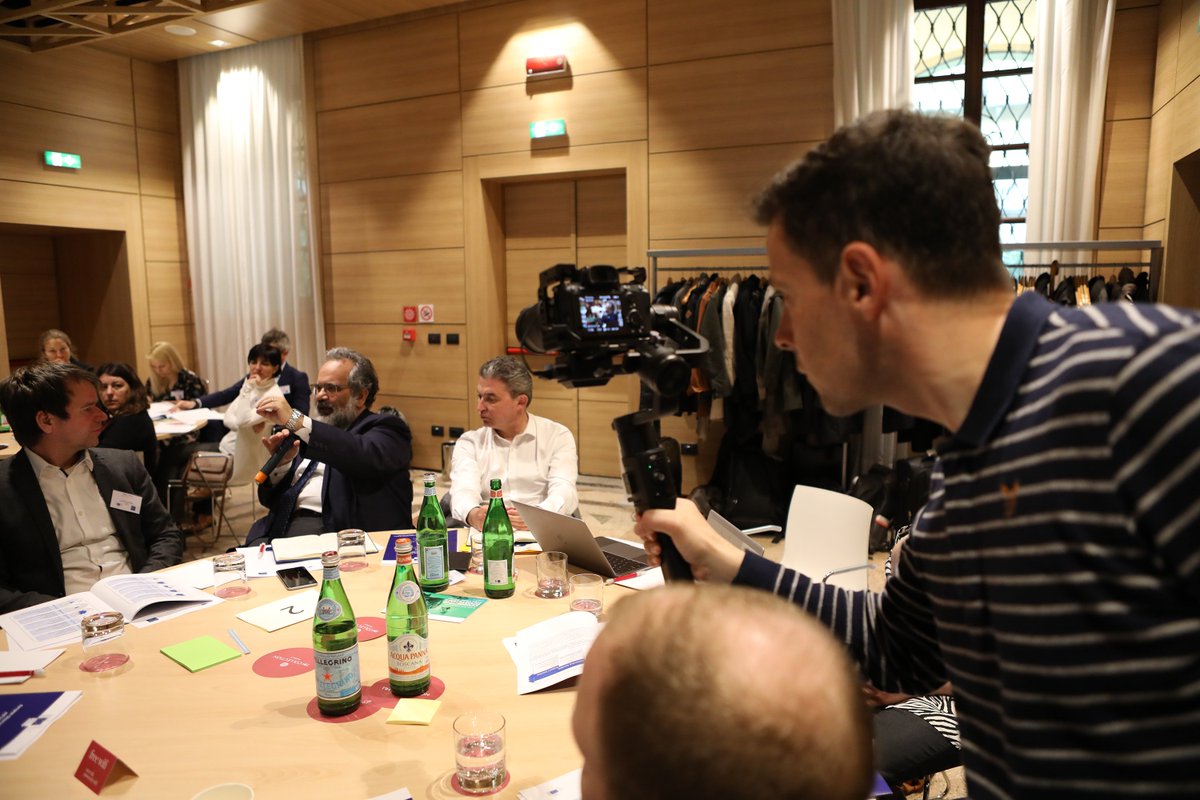 armonicafilm's tweet photo. It was a busy day in #Turin for @manterodirector!

#cameraoperator #videodirector #cameraman #onset #setlife #eventfilming #eventvideoproduction #cameracrew #hirecameracrew #armonicafilm https://t.co/qsNWXfU64Z