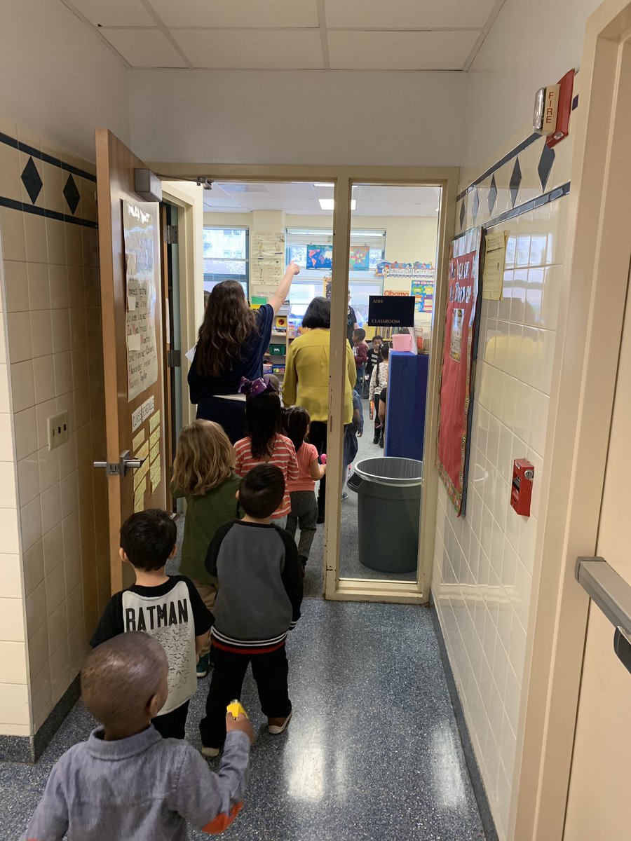 tiffanysorto0's tweet image. TMES is celebrating Week of the Young Child! Pre-K Ss marched to our K friends for Music Monday! Ss did a performance for each class to kick off the exciting events happening this week! Stay tuned to see what we have in store for Tasty Tuesday! #woyc19 #nextlevelAPSD @NAEYC