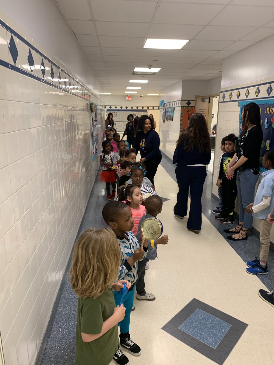 tiffanysorto0's tweet image. TMES is celebrating Week of the Young Child! Pre-K Ss marched to our K friends for Music Monday! Ss did a performance for each class to kick off the exciting events happening this week! Stay tuned to see what we have in store for Tasty Tuesday! #woyc19 #nextlevelAPSD @NAEYC