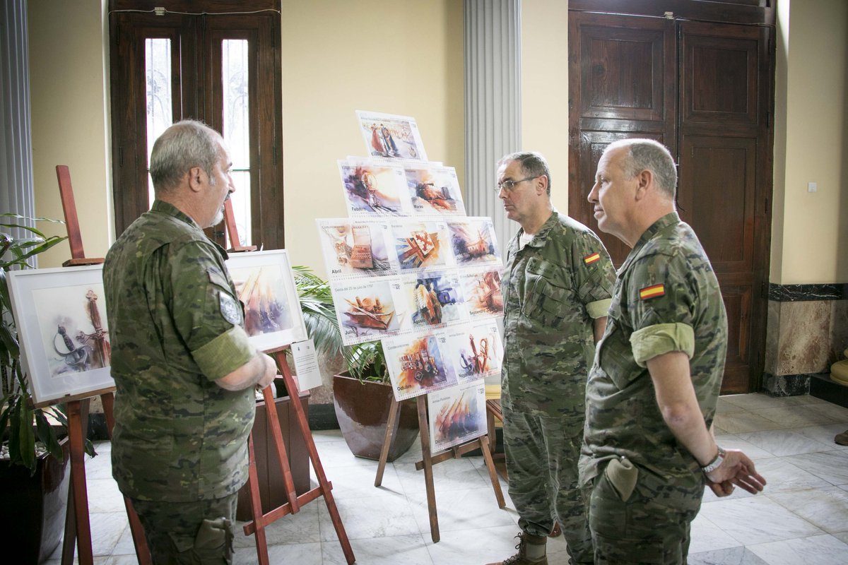 MCANA_ET's tweet photo. El teniente general Palacios, jefe del @MCANA_ET, visita la exposición "Calendario 2019" ubicada en el Antiguo Edificio del Gobierno Militar y sede de la Jefatura de la Quinta SUIGE, en Santa Cruz de Tenerife.
@EjercitoTierra https://t.co/uJYQjWugq3