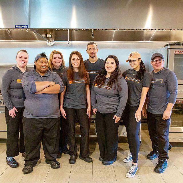 feastandfettle's tweet photo. Happy Monday from the Feast & Fettle #kitchensquad ๐โฃโฃ
โฃโฃ
Bringing families back to the dinner table ๐๐ผ๐๐ผโฃโฃ
โฃโฃ
No time to prepare dinner for your #fam ?! We got you covered ๐ฉ๐ปโ๐ณโฃ
โฃ
Photo by @bellereyphotography ๐ธ https://t.co/yXkXiAjJU1 https://t.co/PNxP3IsUT8