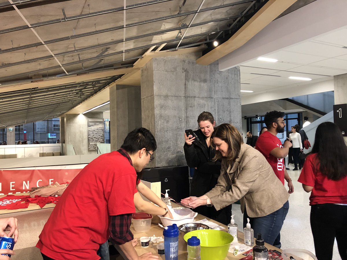 uoftgro's tweet photo. Thank you to Ward 25 Councillor @McKelvieWard25 - @UofT @UTSC alumna - for coming to #cramto and talking science with student volunteers https://t.co/BWfEZoixBB