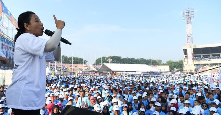 Ini Ketua Parpol atau Menteri BUMN ? 
Cara2 seperti ini harus dihentikan.
BUMN itu milik Negara bukan milik kekuasaan 
Ini menggunakan uang rakyat.