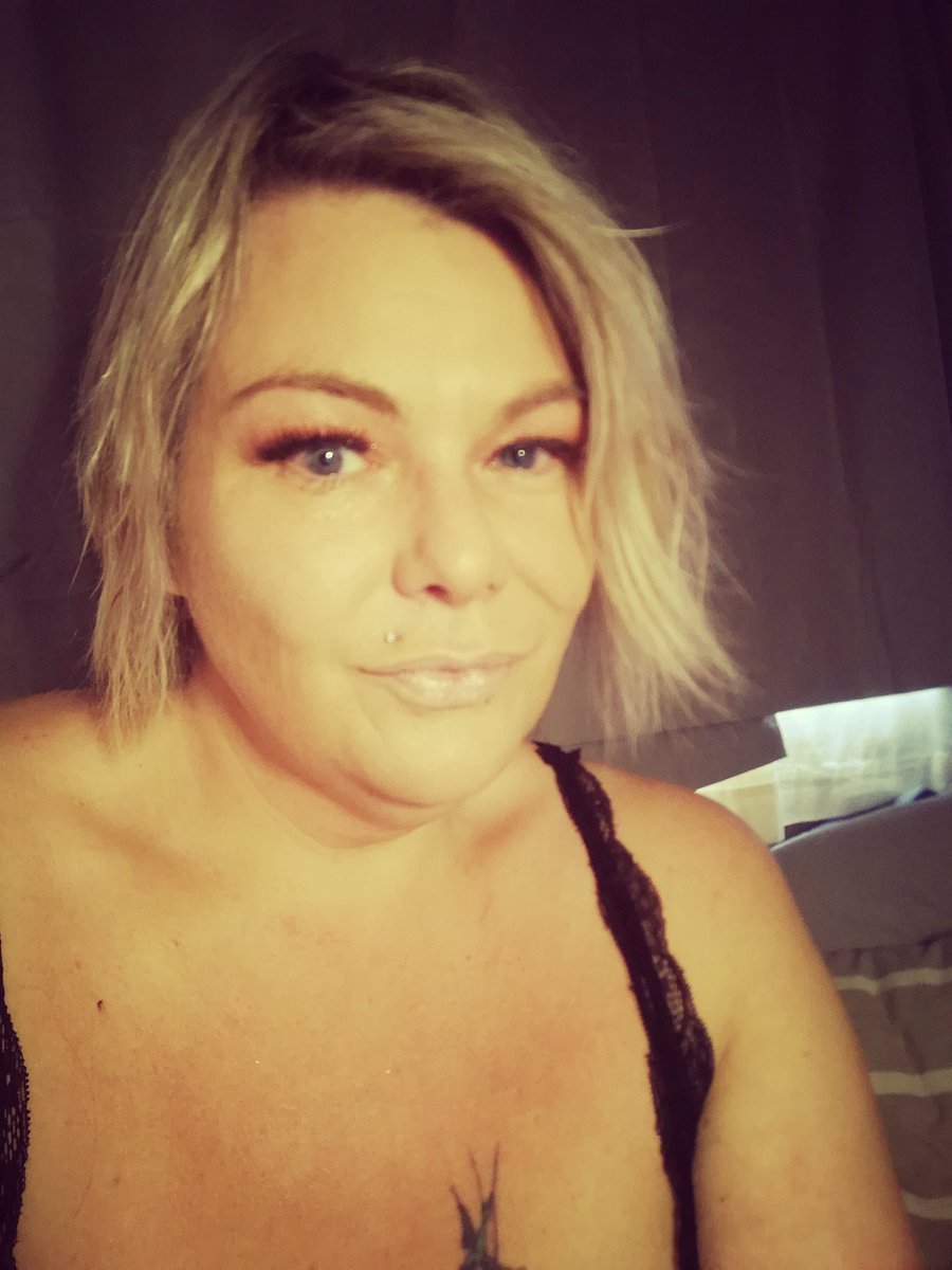 MilfCurvy's tweet photo. Fresh out the shower selfie @AdultWorkcom @AdultWorkCam #AWSelfie
#filthymilfy #filthmilf #AdultWork #follow #milf #MondayMotivation https://t.co/Giv7EtDikR