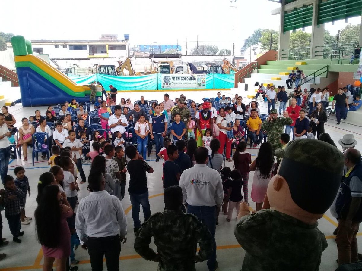 Ejercito_Div6's tweet photo. En coordinación con la fundación Accionautas #HéroesBicentenarios del #BatallónDeAcciónIntegral6, #Baspc27 y #BatallónDomingoRico celebraron el Día del niño con actividades lúdicas para los niños que fueron damnificados por la avalancha en Mocoa #Putumayo Somos #FeEnColombia https://t.co/egp6pK0QlE