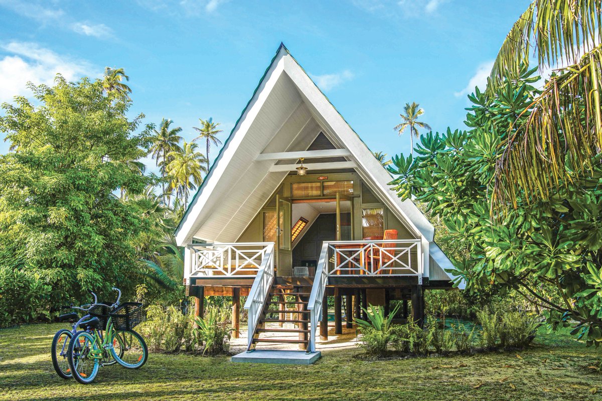 360PrivateTrvl's tweet photo. We can’t wait to get out to #AlphonseIsland on the outer periphery of the Seychelles where its remoteness really sets it apart. In October, Alphonse’s fabulous brace of beach villas will open their doors on to the most luxurious holiday spaces imaginable. https://t.co/weAU4HeLxE https://t.co/EbqsCcToDK