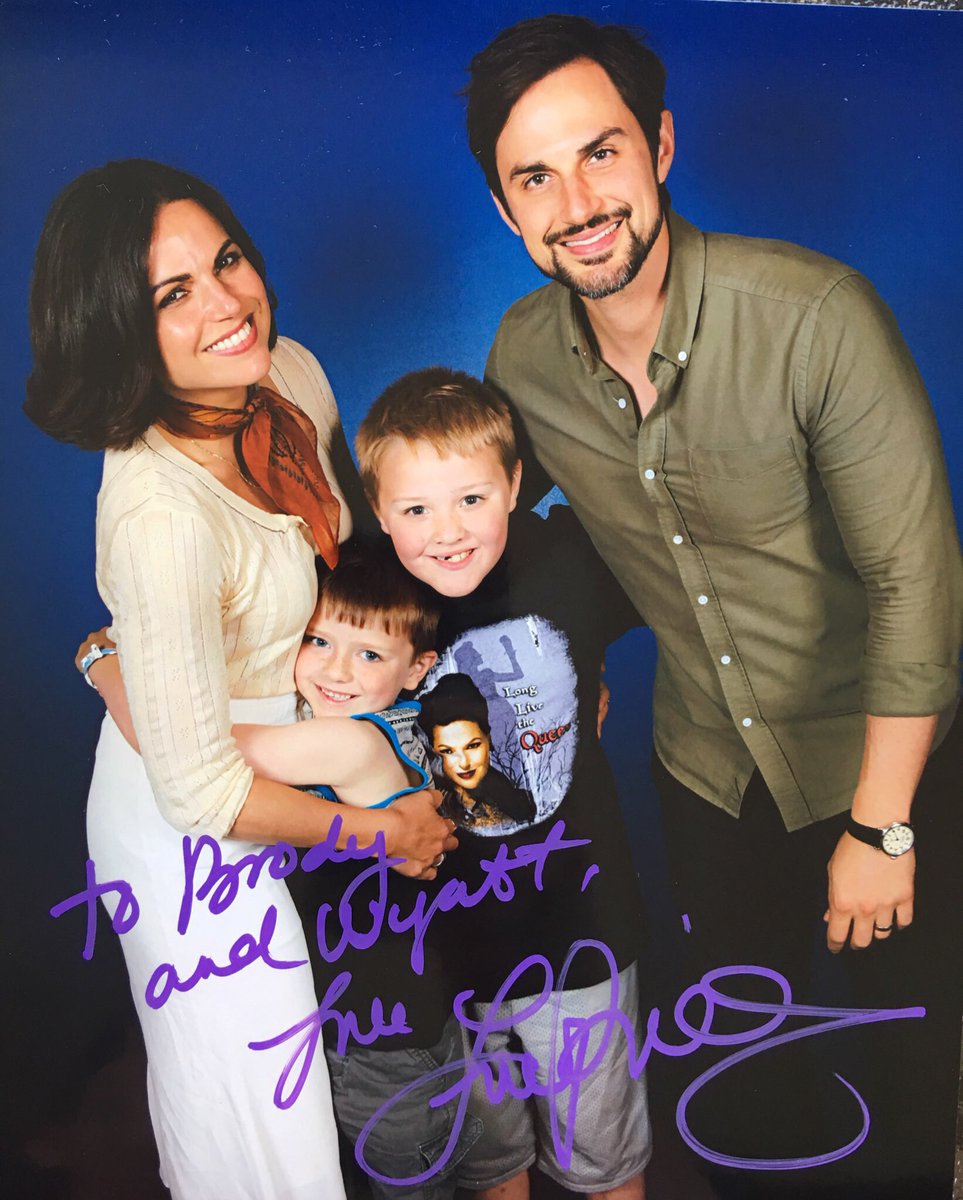 _LLTQ_'s tweet photo. B and Wy are hoping to see you in Philly!! #FingersCrossed 🤞🏼❤️🤘🏼🍎 #MiniEvilRegals @LanaParrilla https://t.co/FE07n5q6XB