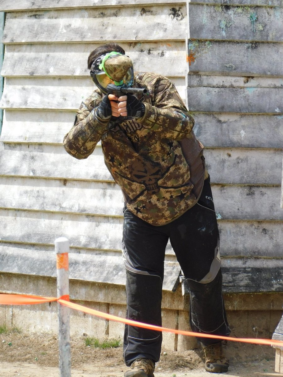 TCOPaintball's tweet photo. Ok kids, here's how you play the #paintball game. If your event has instant respawn and the other team is camping your base, you put one heel on your starting point and take a few for the team until they stop with the spawn camping.  Demonstration by @foolybear 
@Planeteclipse https://t.co/UBONNe4vev