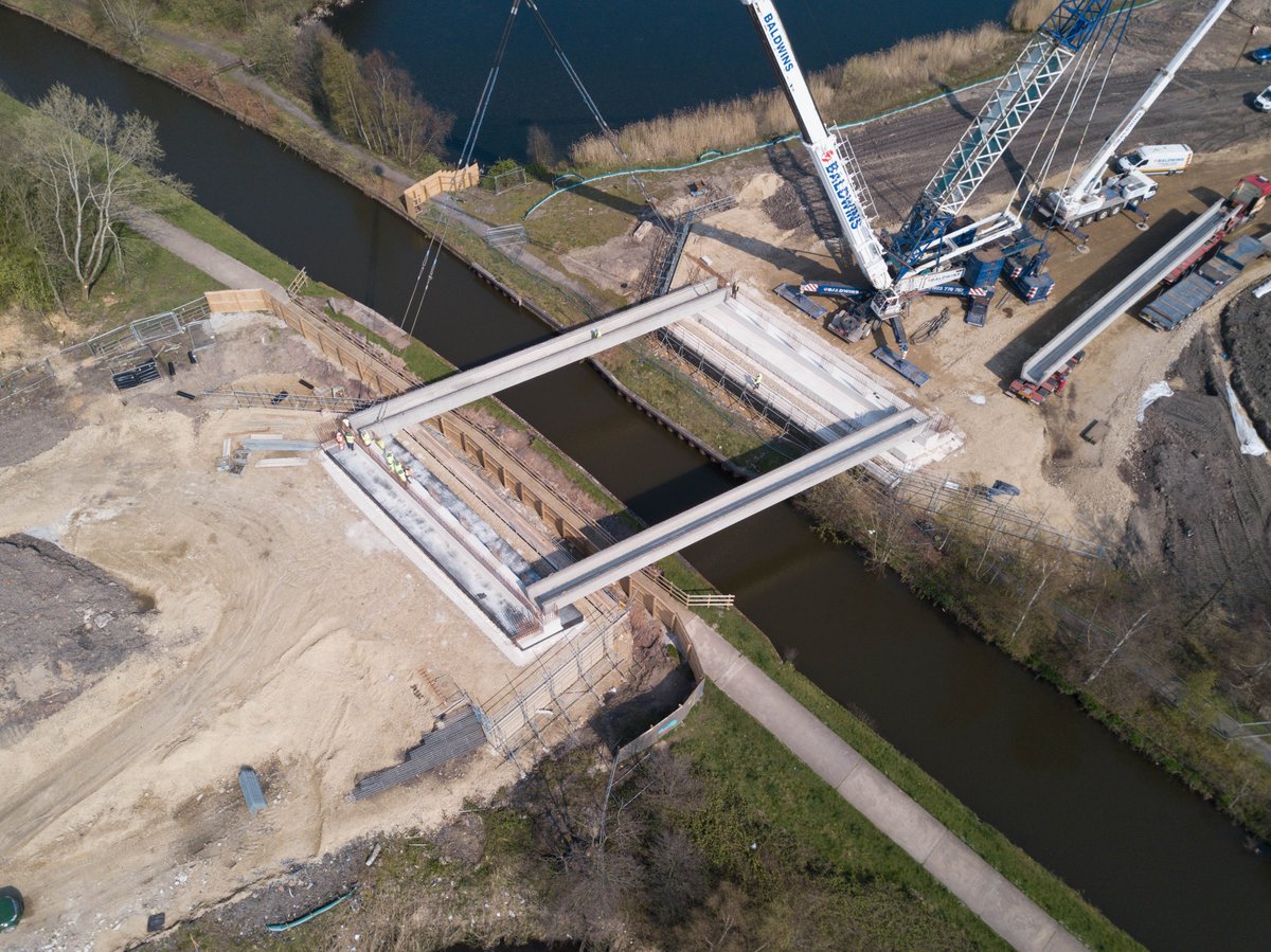 iKiteFlyer's tweet photo. #BaldwinsCraneHire and @jonesbrosUK installing the bridge sections over the Leigh branch of the Leeds Liverpool canal in #Wigan for the #A49LinkRoad project @WigToday @CanalRiverTrust https://t.co/H6lMy7S9Gg