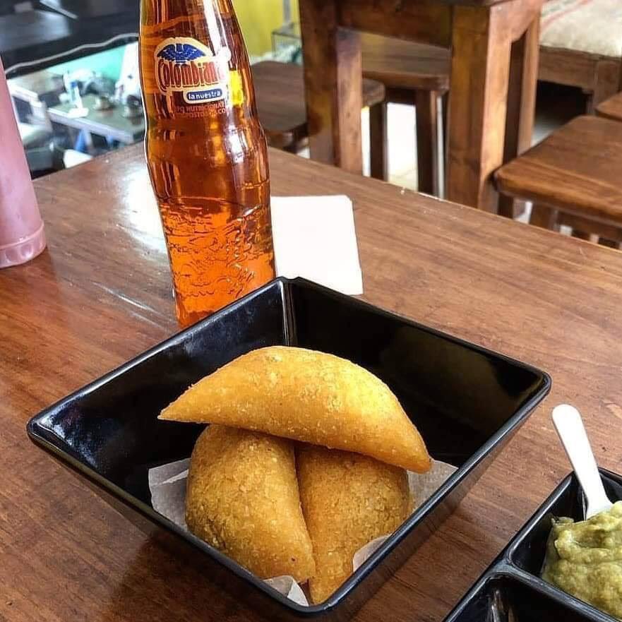 #DiaMundialDeLaEmpanada 👅🇨🇴