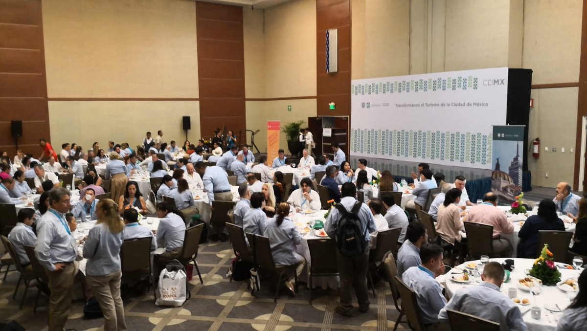 turismocdmx's tweet image. En unos momentos el Secretario de @turismoCDMX hará una presentación ante asistentes del #TianguisTurístico2019 del Tema “Transformando al Turismo de la Ciudad de México”
Felicidades y bienvenidos todos a la #CiudadDeMéxico   #TurismoDeBarrio #TurismoEInnovación
#CiudadDeDerechos