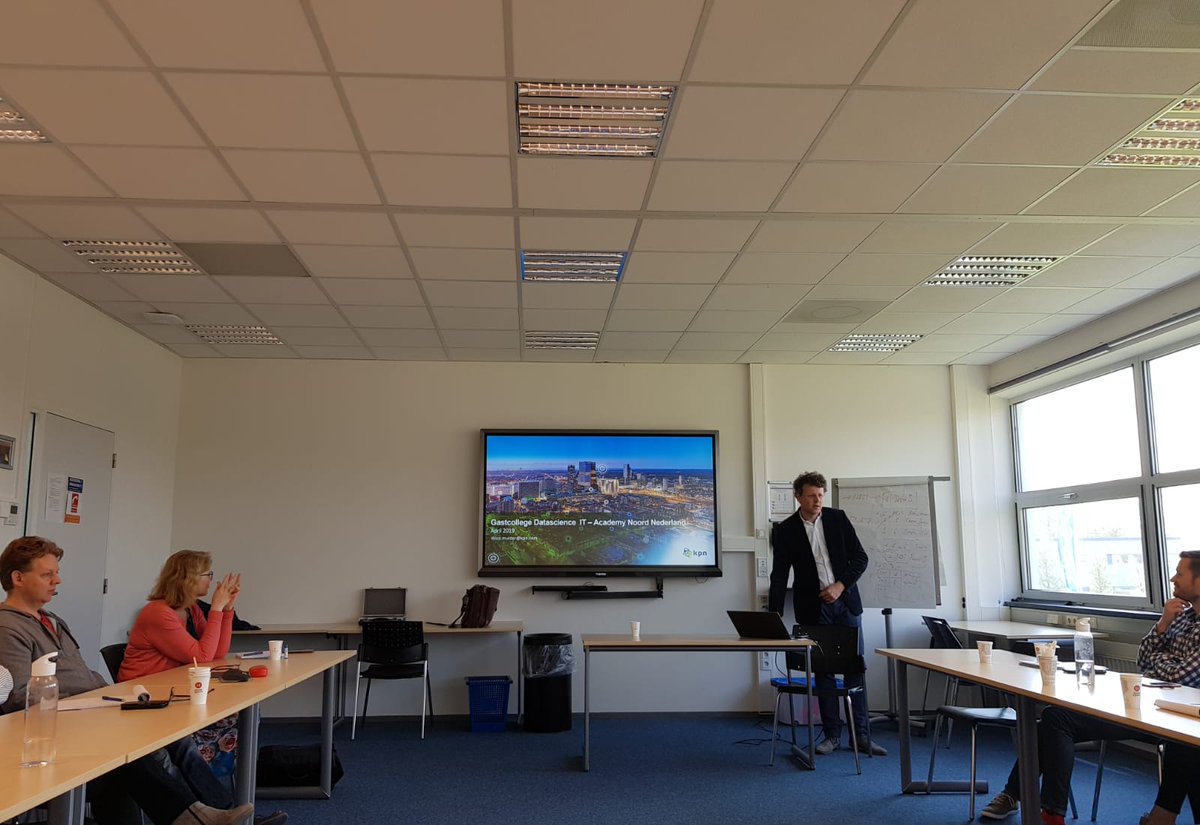 IT_Academy_NN's tweet photo. Vandaag verzorgt @wicomulder @KPNconsulting een gastcollege over klantcases @KPN bij de opleiding Data Science #samengroeien https://t.co/yUQyj3ijsE