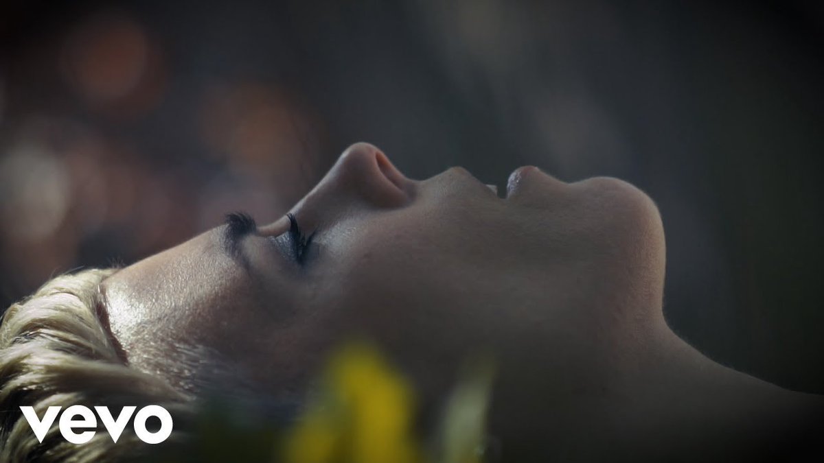 JICYMI ... #SundayGlide - Hour 2 (2-3P EDT / 7-8P BST) also included @Ryan_Playground's 'Tokyo' f/@Lontalius!  A #reGLIDE of <a href="/Kingston_Grand/">Kingston_Grand</a>-bound @RoxannePotvin &amp; 'All it Was' FOLLOWED!  STREAM it out LOUD @993CountyFM!