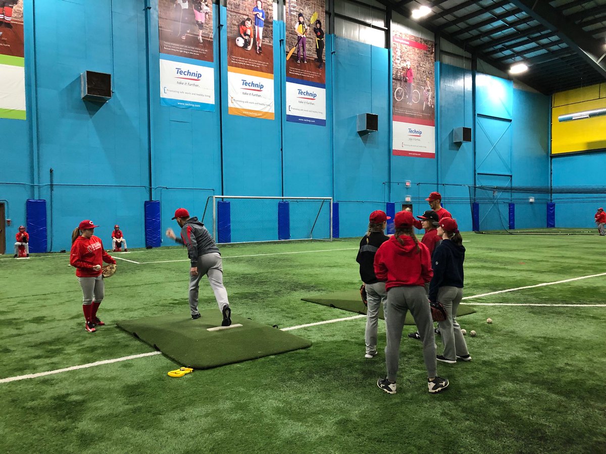 MarkHealyNL's tweet photo. Week #6 of ⁦@baseballstjohns⁩ #GirlsWinterBall Coach ⁦@sportnl⁩ #TroyCroft providing instruction and demo for pitchers #YouWishYouCouldThrowLikeAGirl https://t.co/7AmaTpyisP