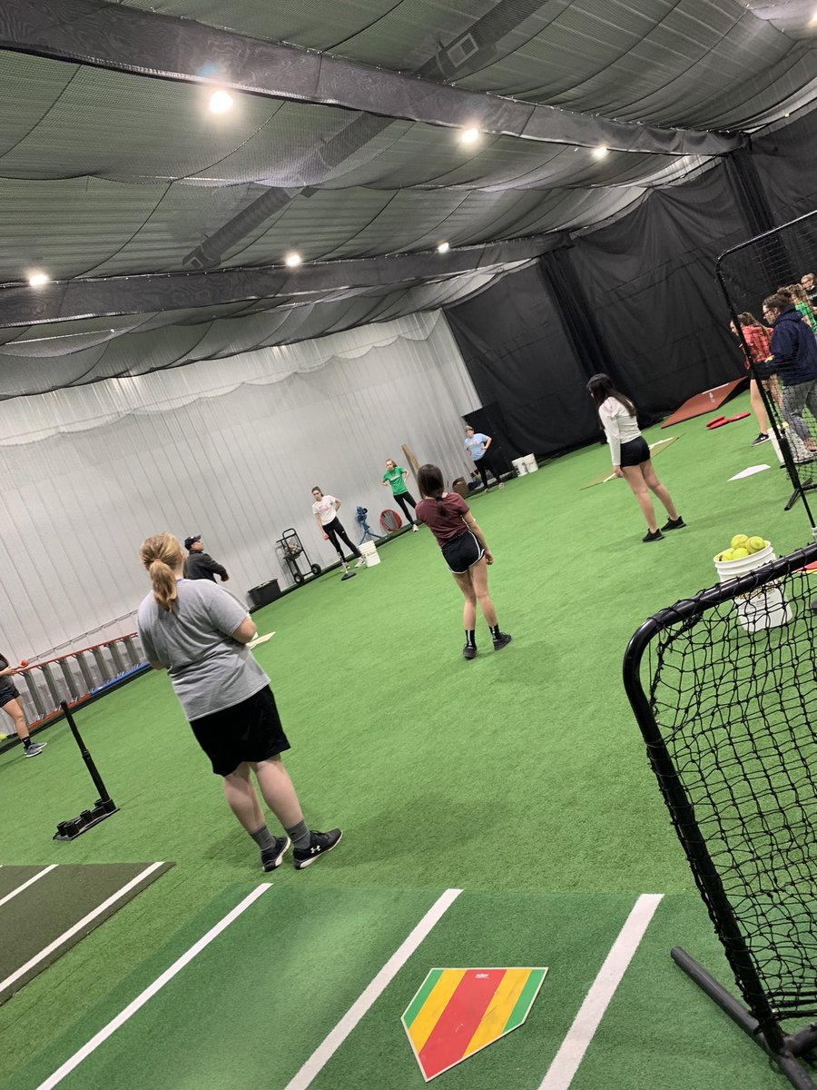 SLtornadoSB's tweet photo. What a great night @StrikeZoneBall last night, hitting love and getting better! 28 days until practice starts and we couldn’t be more excited! #GoBigGreen https://t.co/cfEtQdr5WK