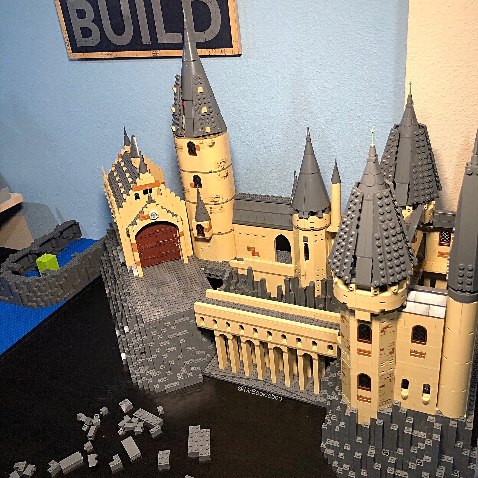 Mark Segedie on X Hogwarts looking west towards the Great Hall moc lego legophotography legogram instalego toyslagram toyslagram lego bricks afol legos legomoc legoharrypotter legohogwarts harrypotter...