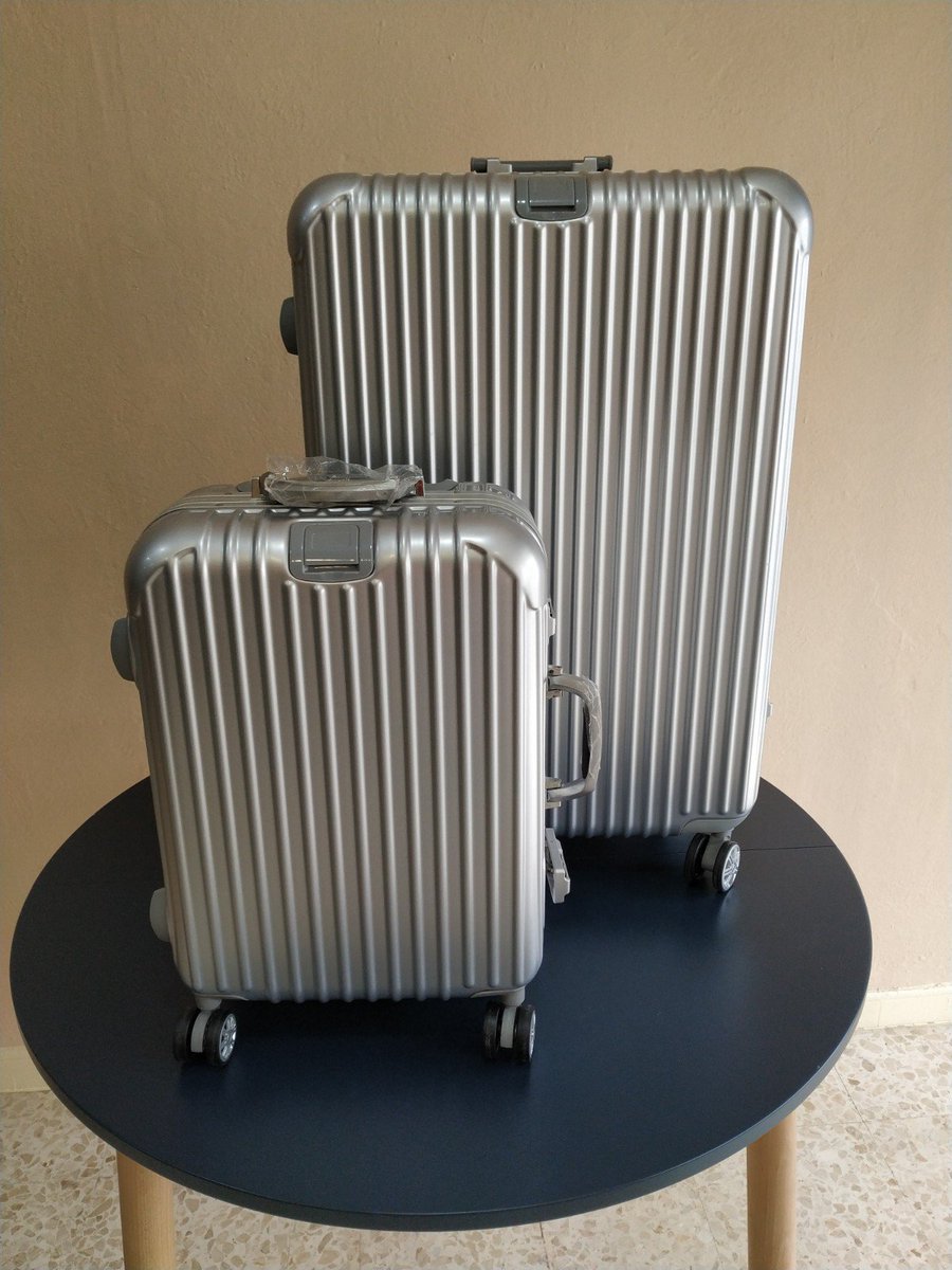 VaratoKe's tweet image. Conjunto de maletas ultra ligeras, ruedas fabricadas por Mclaren, aguantan más de 200 kilogramos y son irrompibles , cierre de seguridad y candado gratuito exterior. Nuevas a estrenar 240€