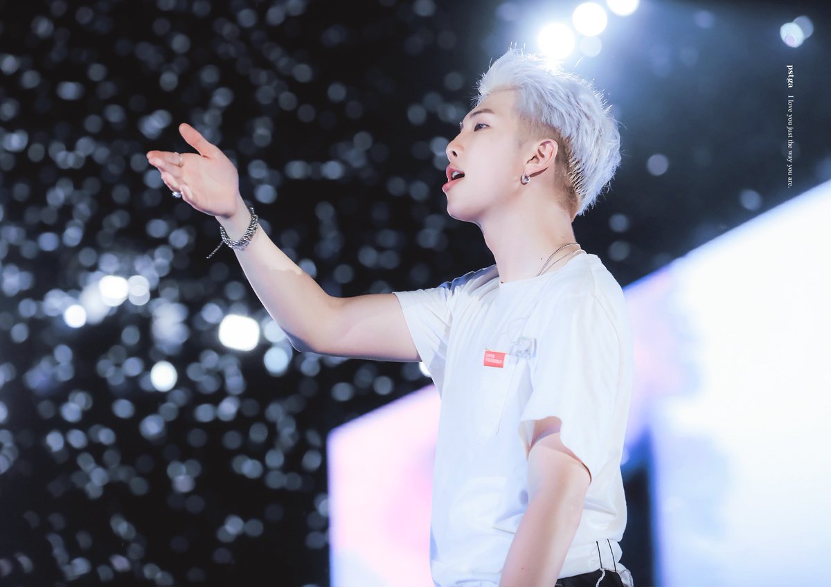 190407
#김남준 #RM <a href="/BTS_twt/">방탄소년단</a>
We gunna dream this one dream
Yeah we only dream this one dream