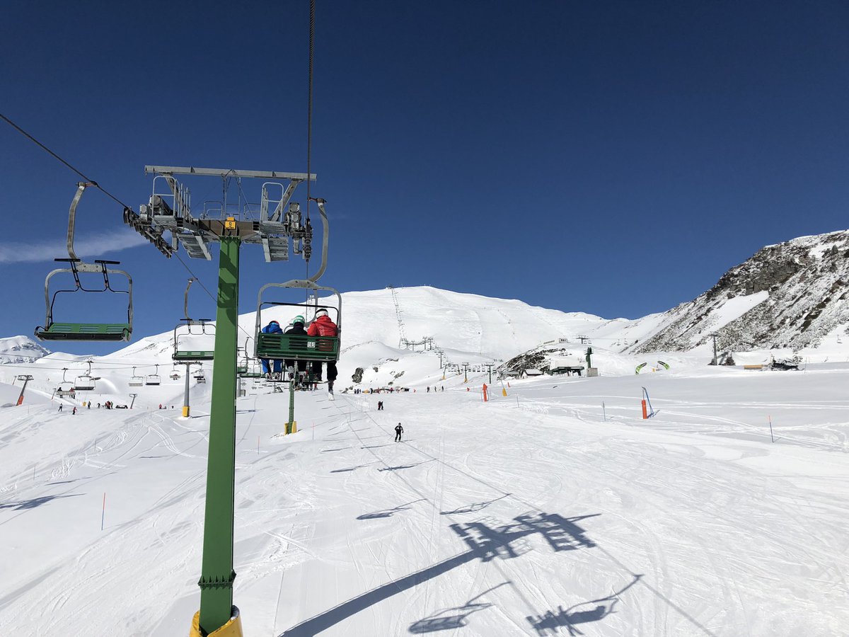TPSSport's tweet photo. Day 1 of skiing complete - full of sun, snow and ski fun! #skiready #TPSskiteam #aostavalley2019 #rollonday2 #tpssport https://t.co/JibJUbDoz7