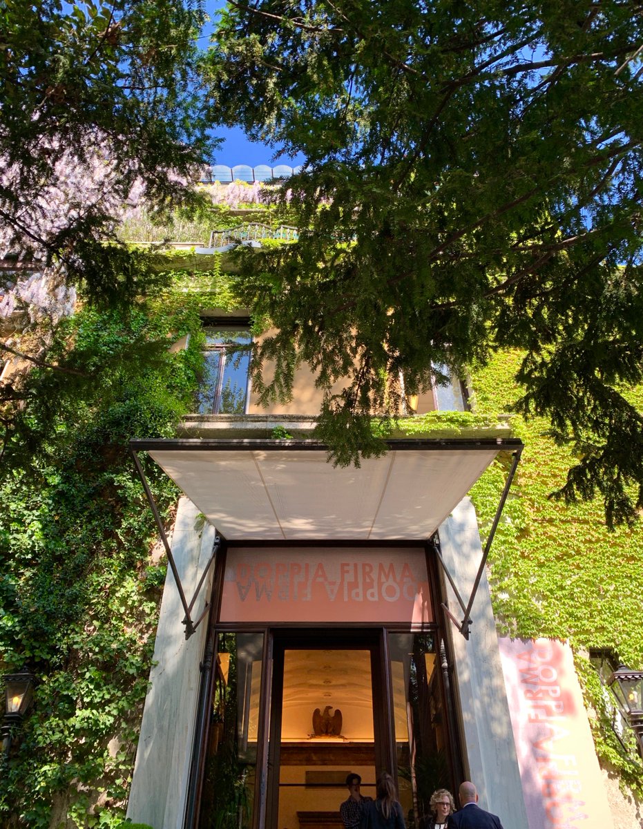 MichelangeloFdn's tweet photo. The sumptuous hallway of Villa Mozart, home to #DoppiaFirma2019, is the ideal place to welcome our first VIP guests today ahead of the official opening tomorrow. Running from 9-14 April, this fascinating exhibition is not to be missed!

https://t.co/d1UyC48aaV https://t.co/vofbUYGDQu