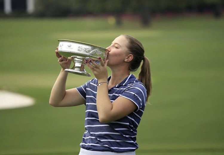 #AugustaNational Jennifer Kupcho 🇺🇸 hizo historia tras convertirse en la campeona de la 1ª Edición del Augusta National Women’s Amateur. Líder desde el dïa 1, la golfista recortó 5 golpes entre el 13 y el 18 con 🦅al 13 y 3🐦 cerrando el torneo con (-10). #anwagolf