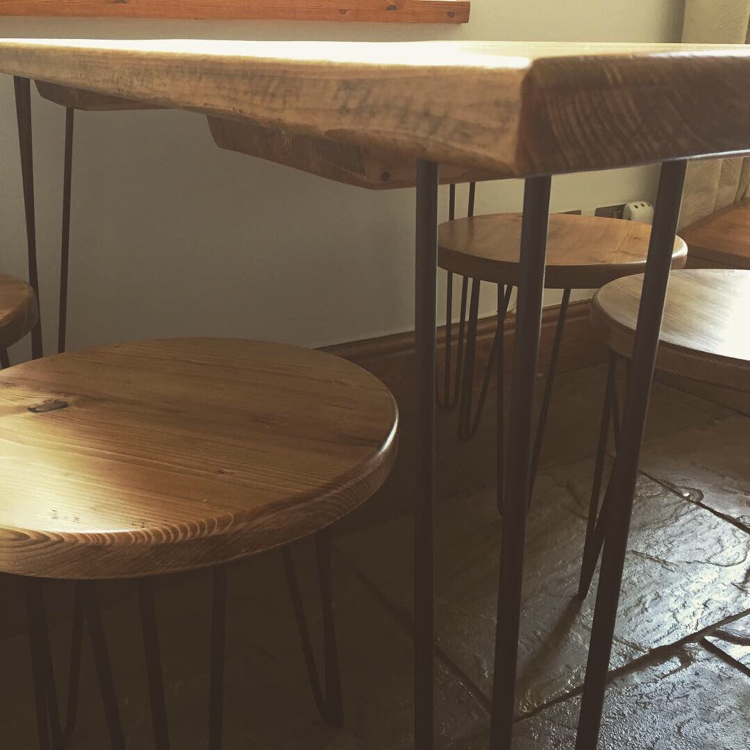WoodbeCreate's tweet photo. Beautiful hairpin table &amp; stools. Made to measure to fit a unique space. One happy customer! 
#hairpinlegs #caravandecor #caravanlife #updateyourcaravan #diningtable https://t.co/XBqaylcBnU