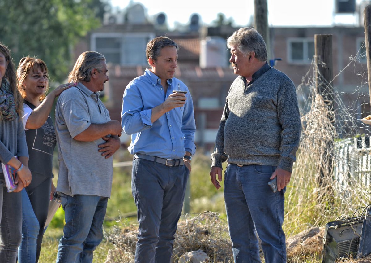 El año pasado cedimos un predio al Club Autónomos. Hoy ya estamos haciendo nuevas instalaciones para todos los chicos del barrio.
El deporte es fundamental para el desarrollo, estar con los clubes de #EstebanEcheverría nuestro compromiso

#ElegimosEstar