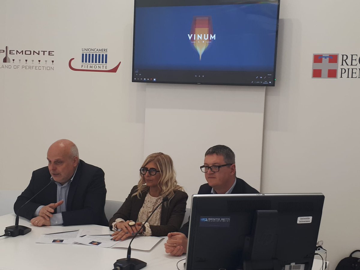 Presentata Vinum a @VinitalyTasting. 
Presenti Presidente Ente Fiera <a href="/AllenaLiliana/">Liliana Allena</a>, Sindaco di Alba @MarelloSindaco, Presidente Piemonte Land Filippo Mobrici. 
Presenti il Presidente della Regione Piemonte @SergioChiampa e l'Assessore Regionale all'agricoltura Giorgio Ferrero.