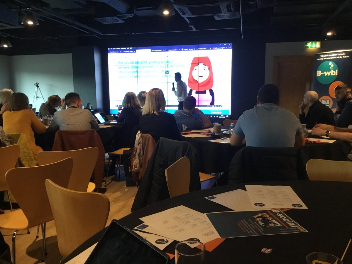 ColegSirGarWBL's tweet photo. Dr Geoff Elliott demonstrating the use of H5P and other innovative tools/softwares to implement in learning.
#BdigitalConference https://t.co/hv9XLlLNnv