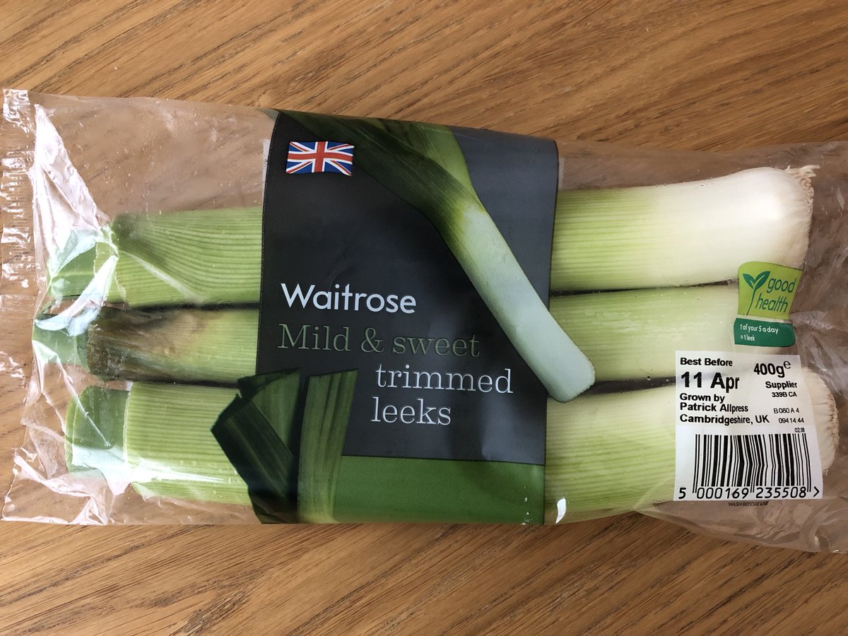 bedford81's tweet photo. @waitrose Not sure who was on picking duty at your enfield branch today, but maybe they could be shown how to choose non rotting leeks for home delivery! https://t.co/yN3tK2sszz