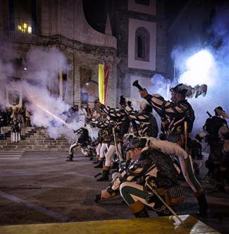 CAROLUSVEMPEROR's tweet photo. 📽️ One thing is watching this video and another big diferent to see live the content 😍 This year, in June 🔜 you have an appointment with the #Pistonieri 🔫:  #ItineraCarolusV #RutasCarlosV

@CultureRoutes  @PistonieriSMR @QuintinCorreas @TurismoItaliaNw https://t.co/dHwUdP2e5F