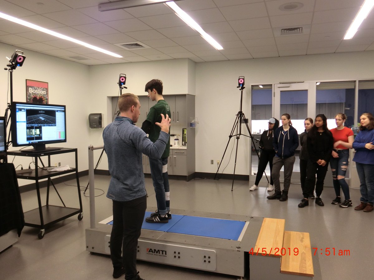 runsnrc's tweet image. Always a great time promoting biomechanics @runsnrc for #NBD2019 @BiomechanicsDay
