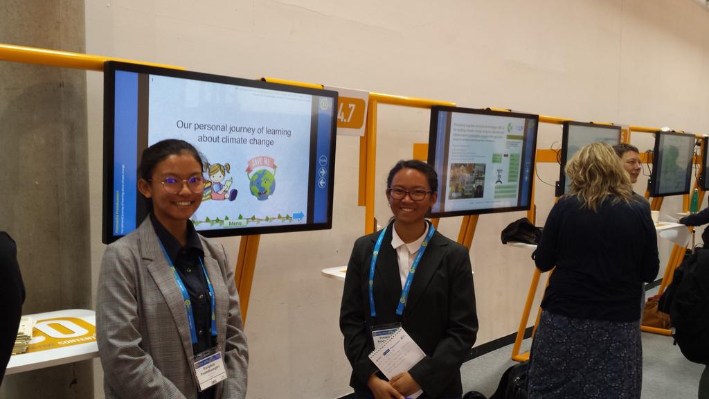 georobin's tweet image. Great turn out at the Climate Education session at EGU today! A diverse group of presenters including up-and-coming high school scientists! #climatechange #climateeducation #EGU19