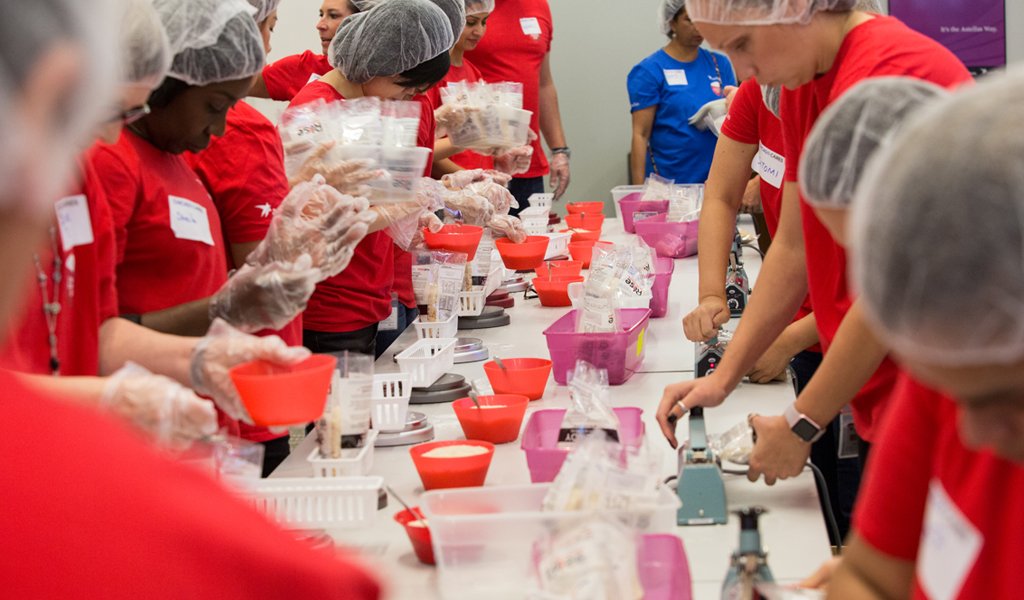 AstellasUS's tweet photo. For #NationalVolunteerWeek, weโre celebrating the thousands of Astellas employees who donated more than 22,000 hours of their time in 2018 through our #ChangingTomorrowDay and #TakeADay initiatives. https://t.co/DS4sfjsCEp