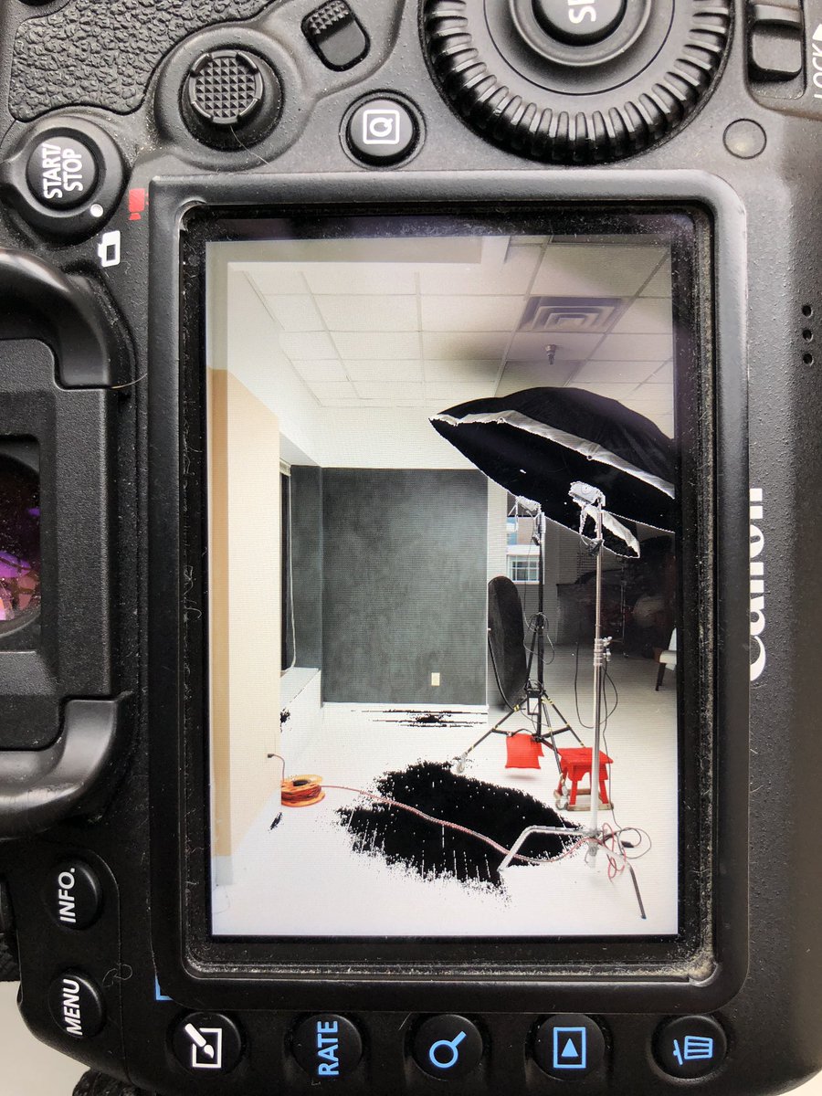 brianpowellinfo's tweet photo. Trying something new today ๐ Two headshots backgrounds, and two lights, but theyโre helping each other on both sets? ๐ค๐ผGotta cycle through a group quickly without moving them. #secondlevelstudios https://t.co/1VeoyrKt0f