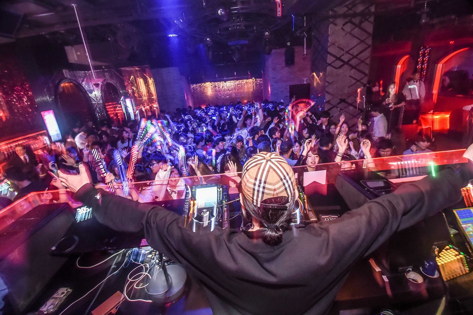 Dj Noto やってきましたよー グルビのバンビはゲツヨウビ 今夜も大きな声でよろしくです 通常より とてもお得 になる ゲスト 割引 で入場希望の方は キーワード をお伝え致します どなたでもお気軽にdmくださーい ご招待致します Dj Noto やってきましたよー グルビのバンビはゲツヨウビ 今夜も大きな声でよろしくです 通常より とてもお得 になる ゲスト 割引 で入場希望の方は キーワード をお伝え致します どなたでもお気軽にdmくださーい ご招待致します