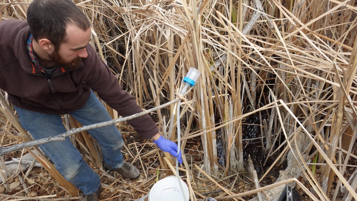 SERDP_ESTCP's tweet image. Action shots from @ArmyERDC! See Taylor Wilcox, part of the @forestservice team led by PI Michael Schwartz, collecting eDNA samples from White Sand Missile Range and Fort Huachuca to enhance @deptofdefense conservation goals! go.usa.gov/xm3vP
