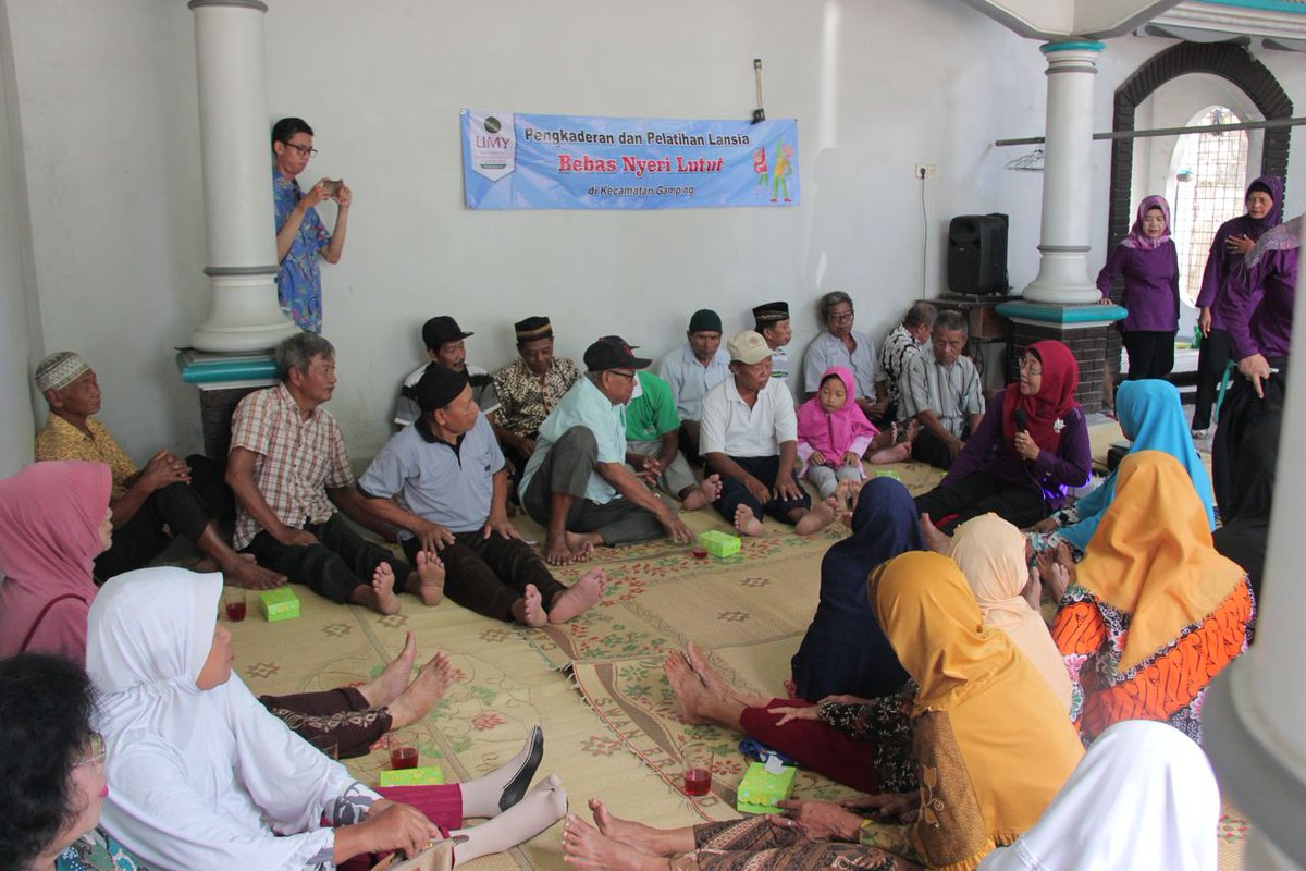 muhammadiyah's tweet photo. Dosen FKIK UMY Berikan Pelatihan Kesehatan Bagi Lansia #muhammadiyah #umy #fkik #kesehatan #lansia https://t.co/TzIZFUpDv9 https://t.co/0zp86zoL0o